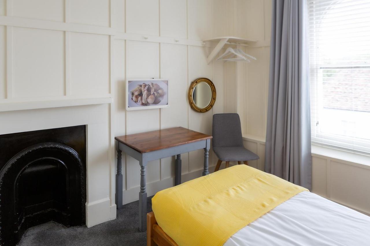 Bed and Breakfast The Kings Head Wye Экстерьер фото