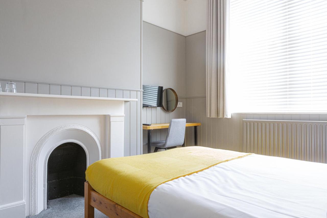 Bed and Breakfast The Kings Head Wye Экстерьер фото