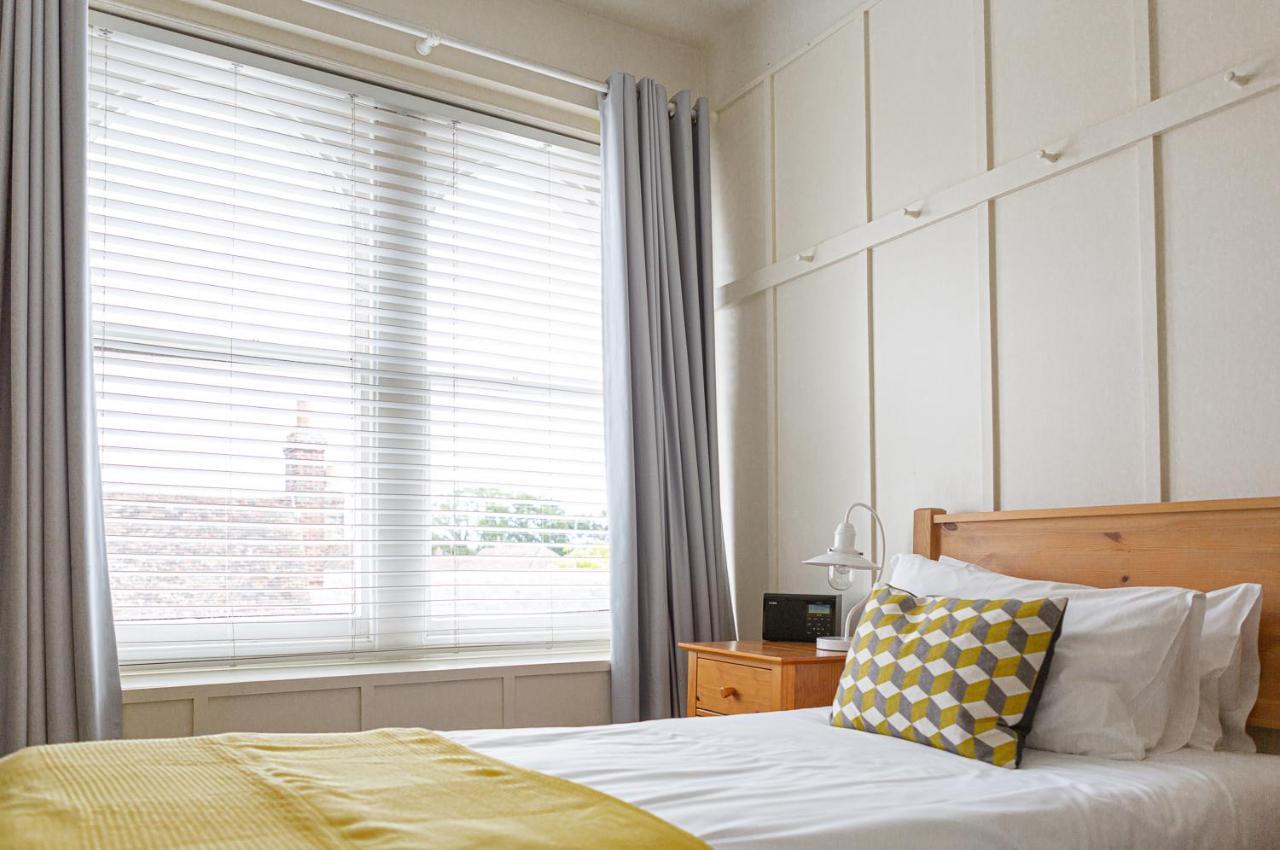 Bed and Breakfast The Kings Head Wye Экстерьер фото