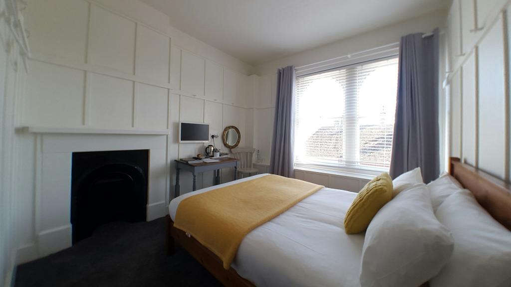 Bed and Breakfast The Kings Head Wye Экстерьер фото